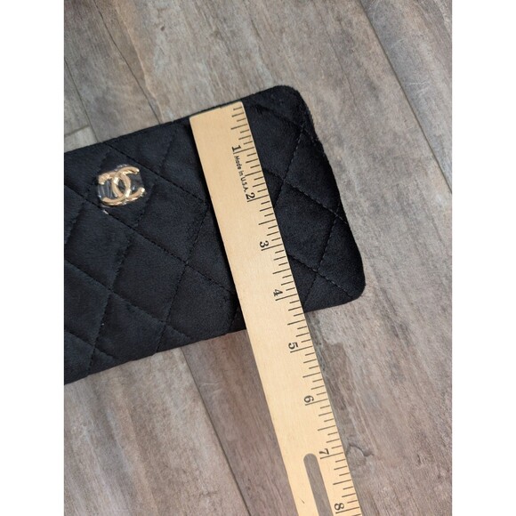 CHANEL Makeup GWP Quilted Cosmetic Pouch With Gold CC Zipper Box VIP Novelty - Picture 2 of 4